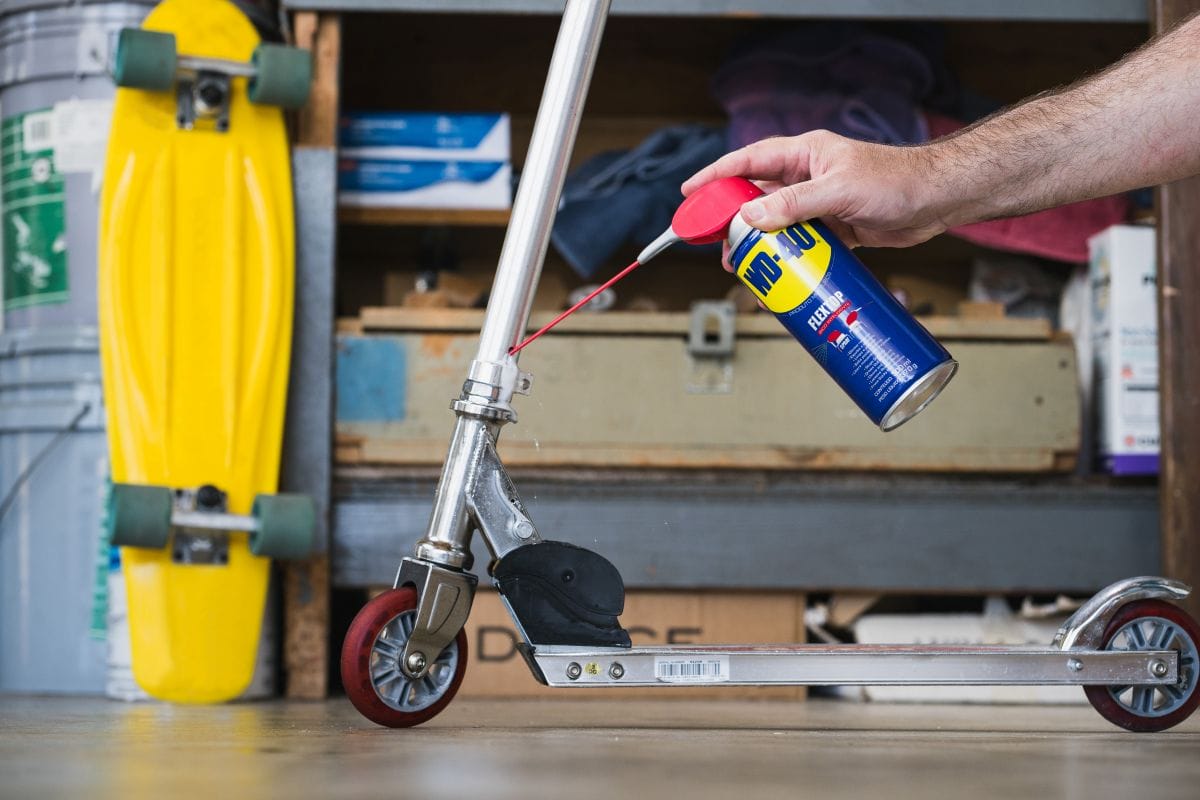 wd 40® produto multiusos aplicado em patinete