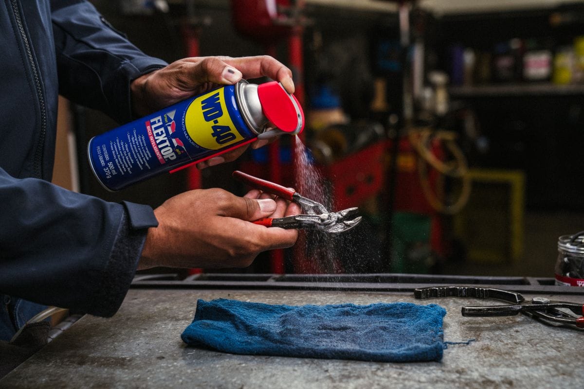 como remover a ferrugem das ferramentas com wd 40