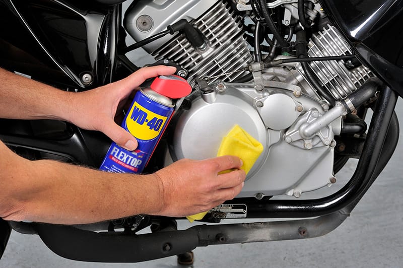como soltar uma corrente de motocicleta travada e recuperar sua mobilidade