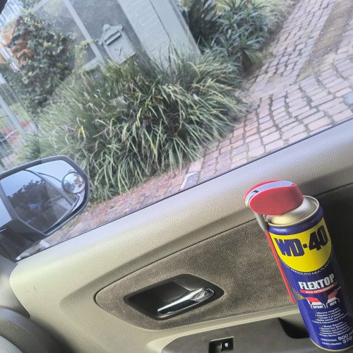 O vidro emperrou WD 40 destravou