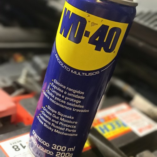 APLICANDO REPARO WD40 NO MEU MOTOR APÓS LAVAGEM.