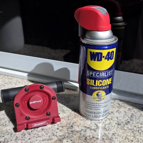 Reparo na bomba d'água portátil de furadeira com WD-40 Specialist Silicone